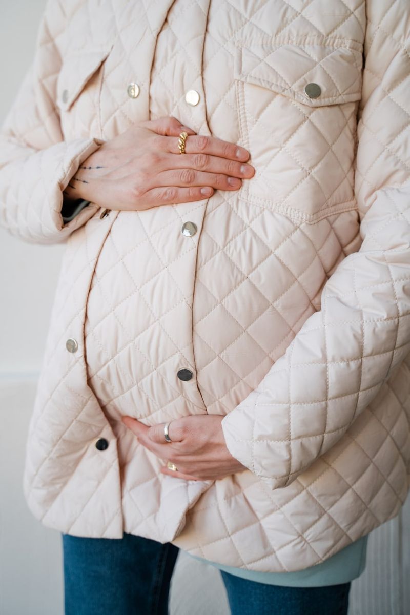 Куртка для вагітних молочна